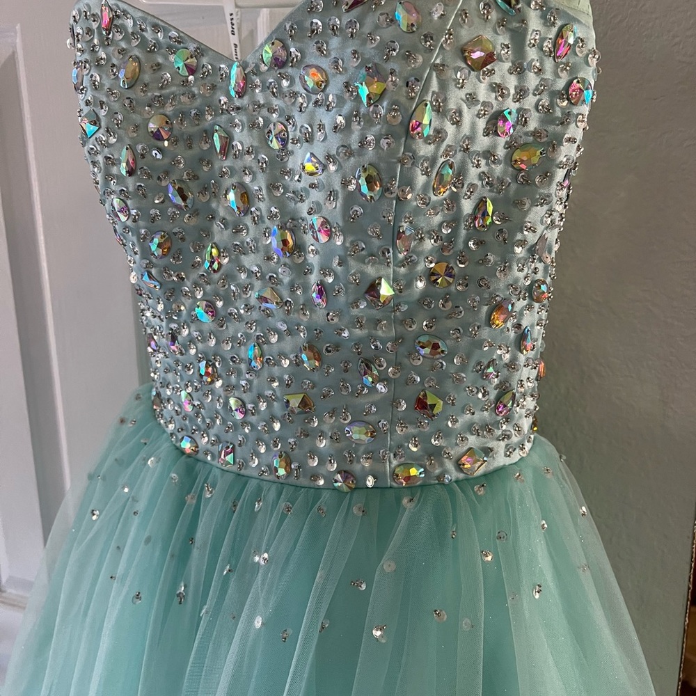 Prom dress - Picture 2 of 4
